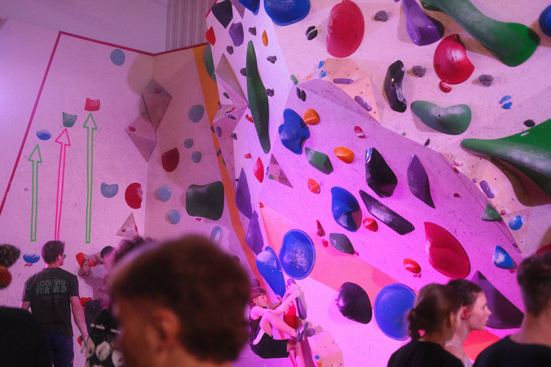 ASENT COMP (SOCIAL CLIMBING X HAPPY IDIOT)
